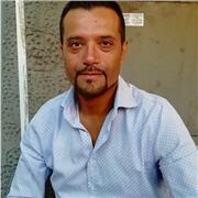 laureato in sociologia, impartisce lezioni per tutto il comparto letterario, latino e greco compreso, e per tutte le materie sino alla seconda superiore per le materie scientifiche, e sino all'università per le altre materie umanistiche